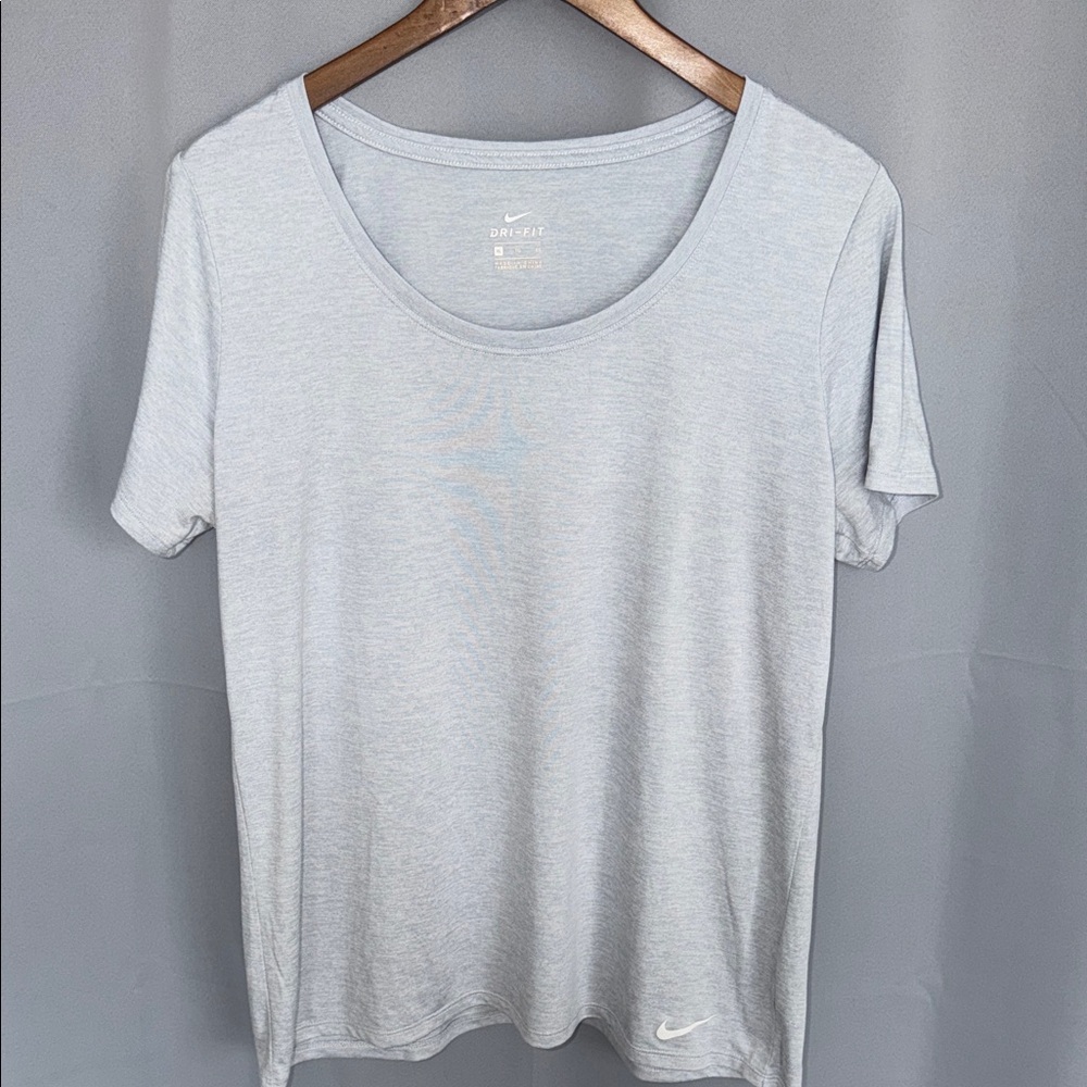 Nike Women's Dri-fit Light Gray Short Sleeve Tee active Yoga Athletic Size XL